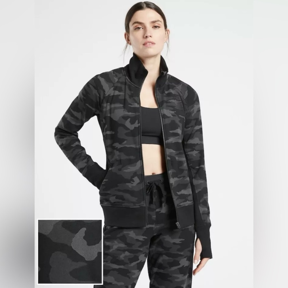 Athleta Triumph Printed Full Zip Jacket Black Camo Gym Sport M Sweatshirt